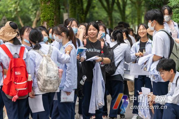 Ang mahalagang sandali ng mga resulta ng pagsubok para sa 44,900 examinees sa ningbo college Entrance Examination sa 2022
