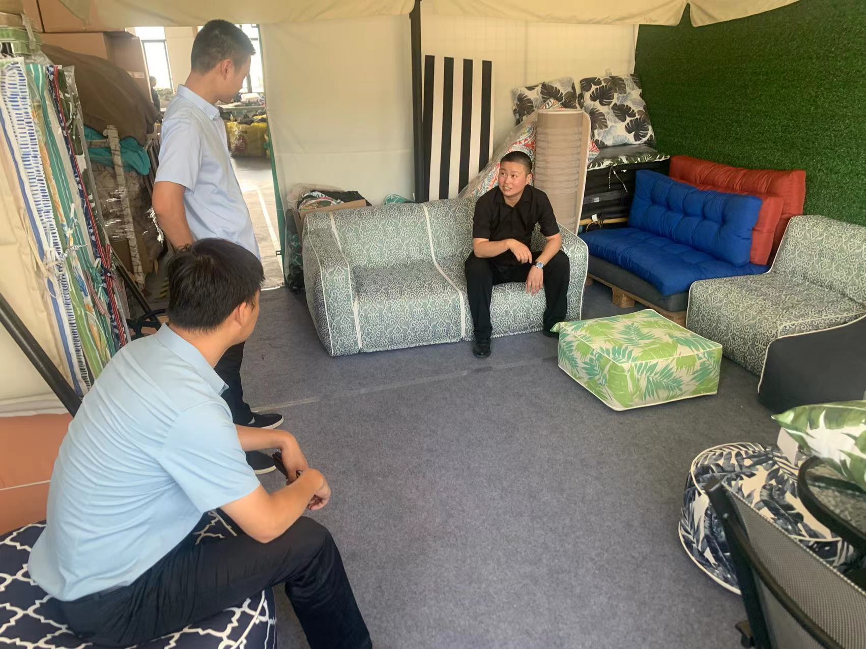 Pangalawang hinto, inflatable furniture factory