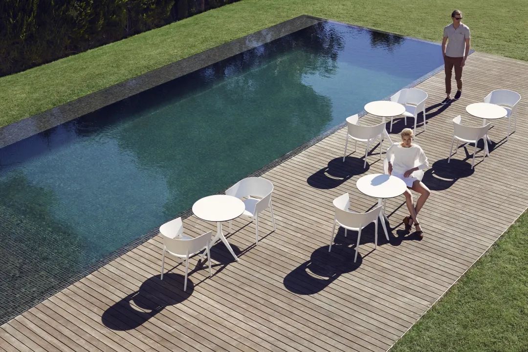 Mahahalagang Patio Furniture para sa Kaswal na Pamumuhay