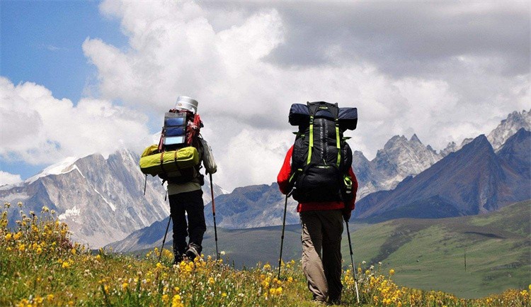 Ano ang kailangan ko para sa outdoor hiking?