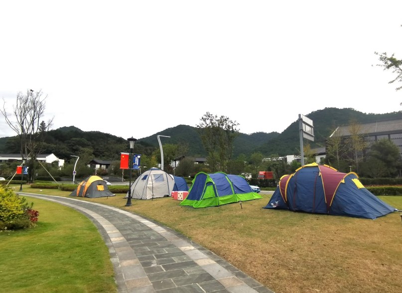 Ano ang pagkakaiba sa pagitan ng single-layer tent at double-layer tent?