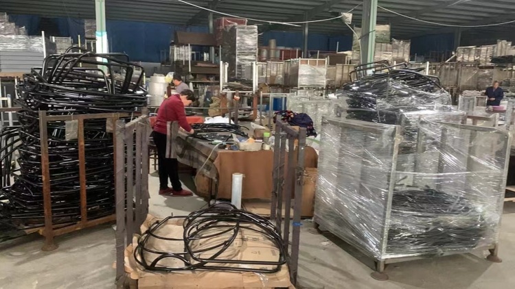 Ang panlabas na swing set mula sa US customer ay 60% kumpleto